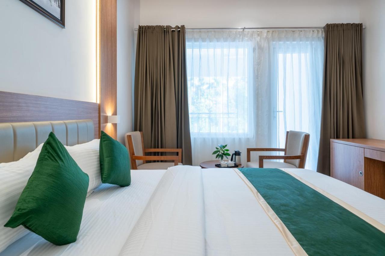 Hotel Panoramic Kochi Bagian luar foto
