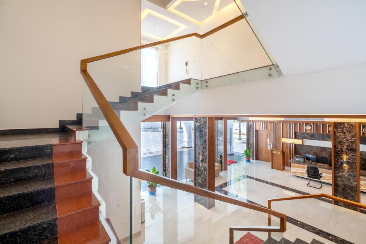 Hotel Panoramic Kochi Bagian luar foto