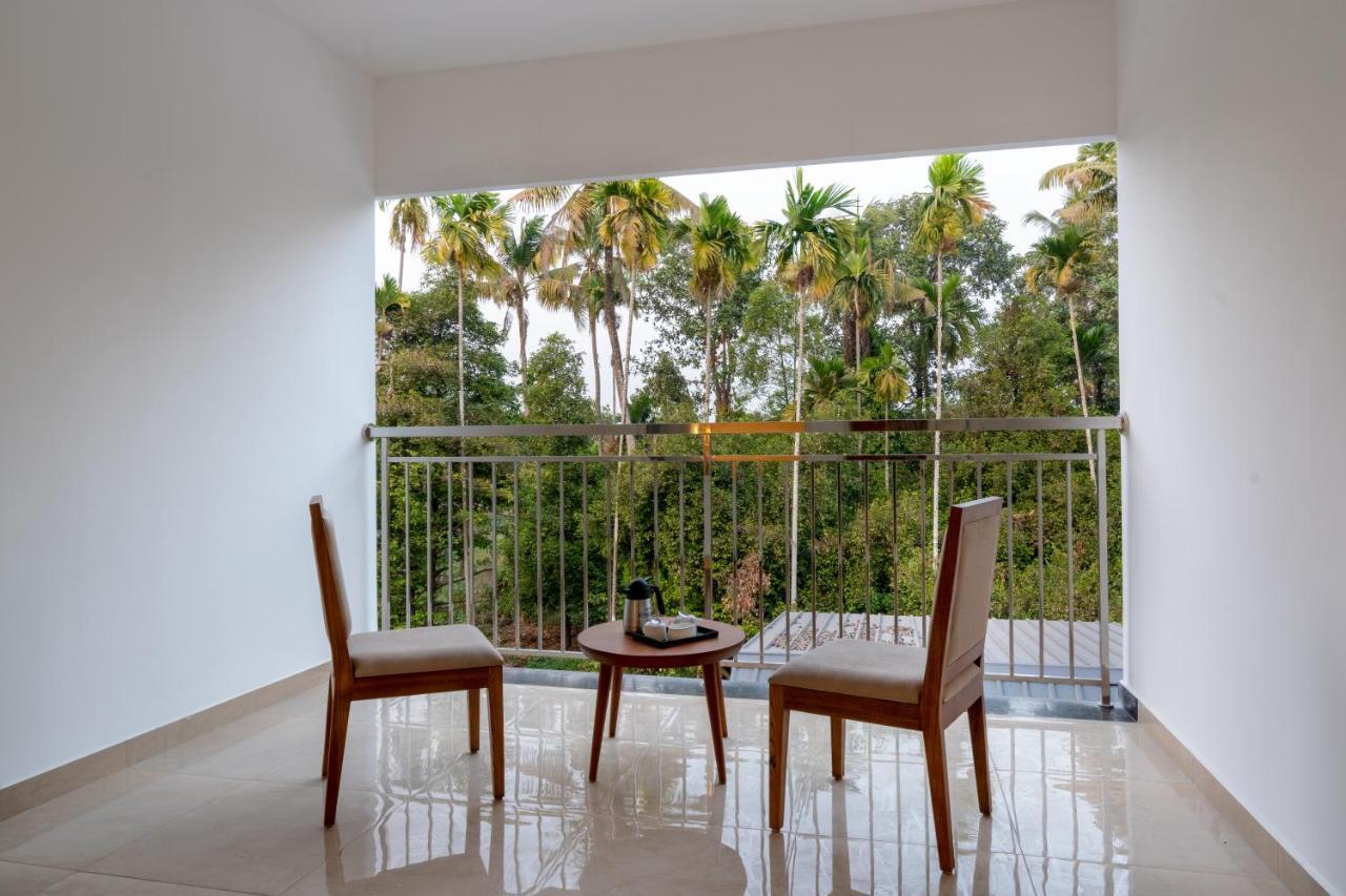 Hotel Panoramic Kochi Bagian luar foto