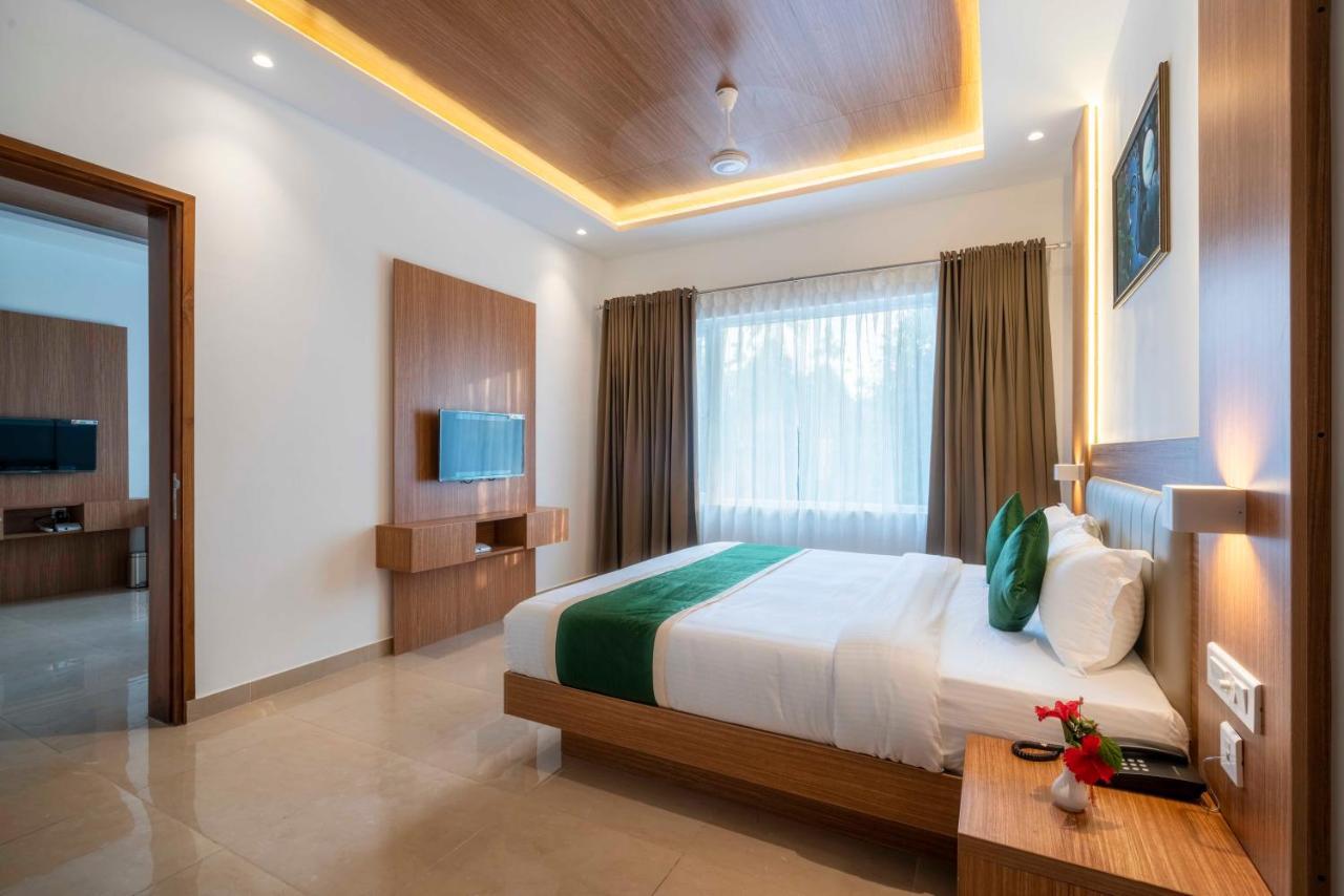 Hotel Panoramic Kochi Bagian luar foto