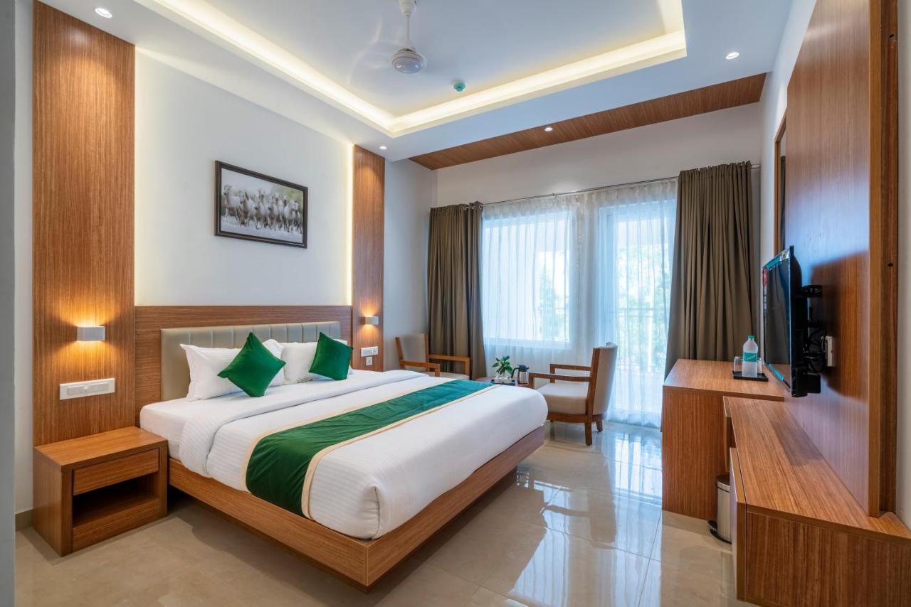 Hotel Panoramic Kochi Bagian luar foto